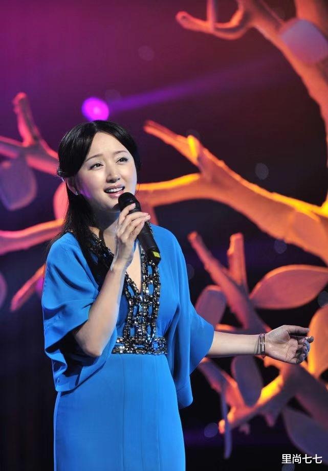 杨钰莹 杨钰莹毛宁合体太养眼,毛宁变胖大叔,杨钰莹换新发型还很少女