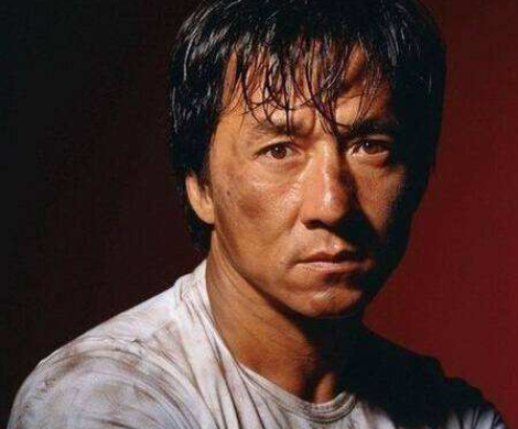 成龙|李连杰才是“功夫之王”?成龙、李小龙和甄子丹连武英级都算不上