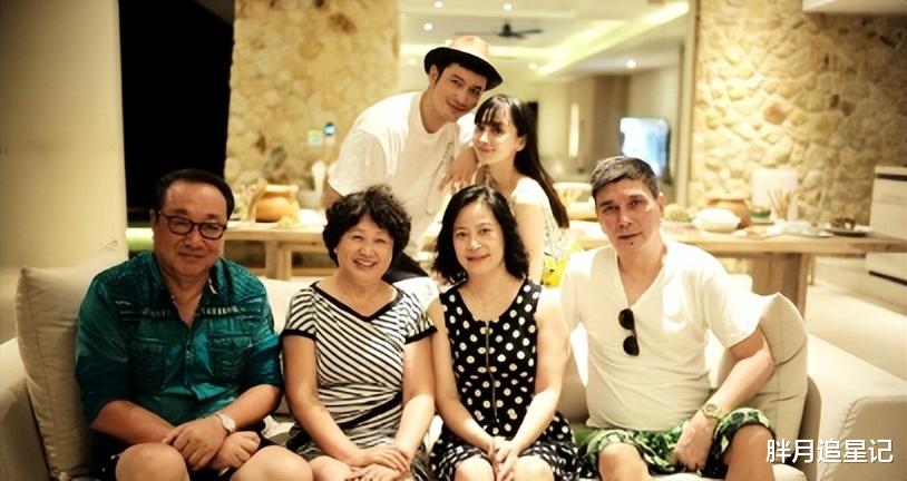 黄晓明|黄晓明母亲张素霞：心疼儿子婚姻坎坷，现在只盼小海绵健康快乐