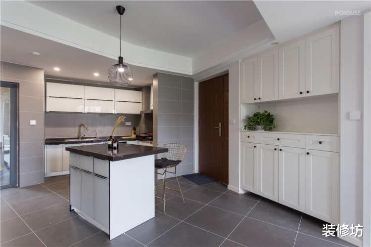 去繁从简,用原木与灰打造140㎡的绅士空间,简洁不奢华