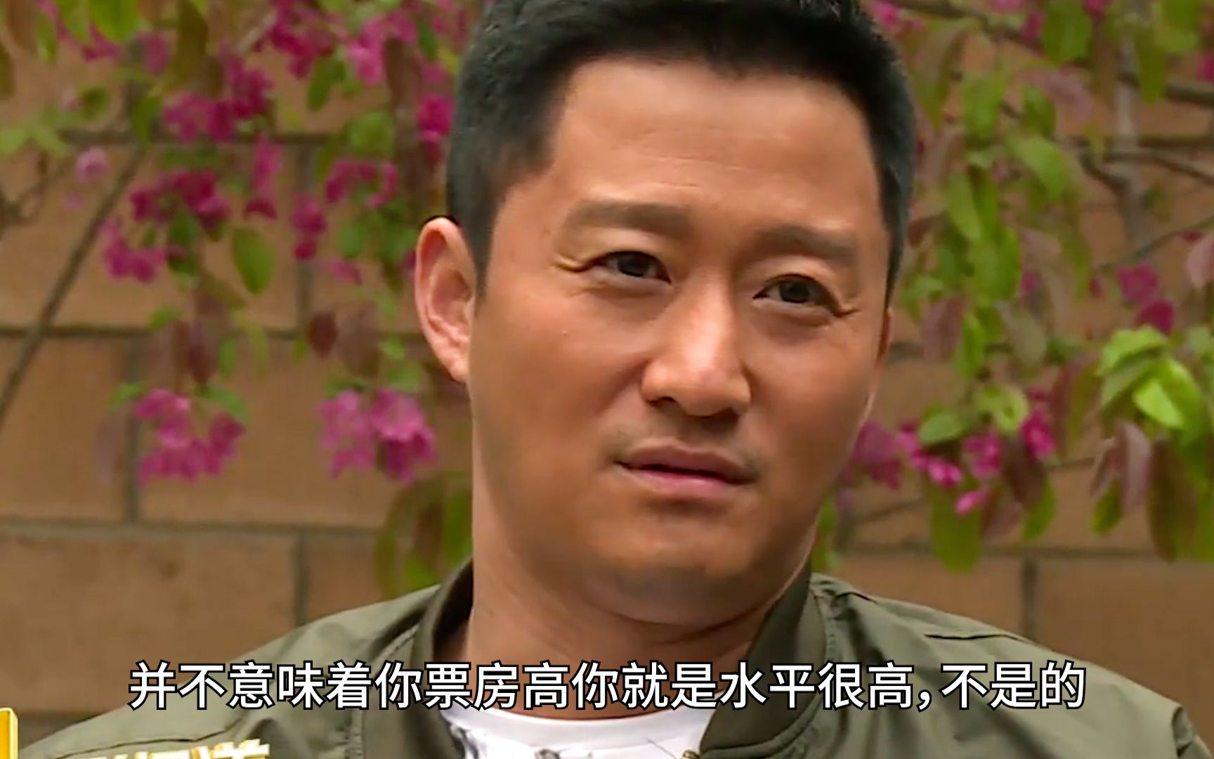 吴京|吴京回谢楠老家过年!红光满面比同龄人还显年轻,瘦太狠眼袋突出