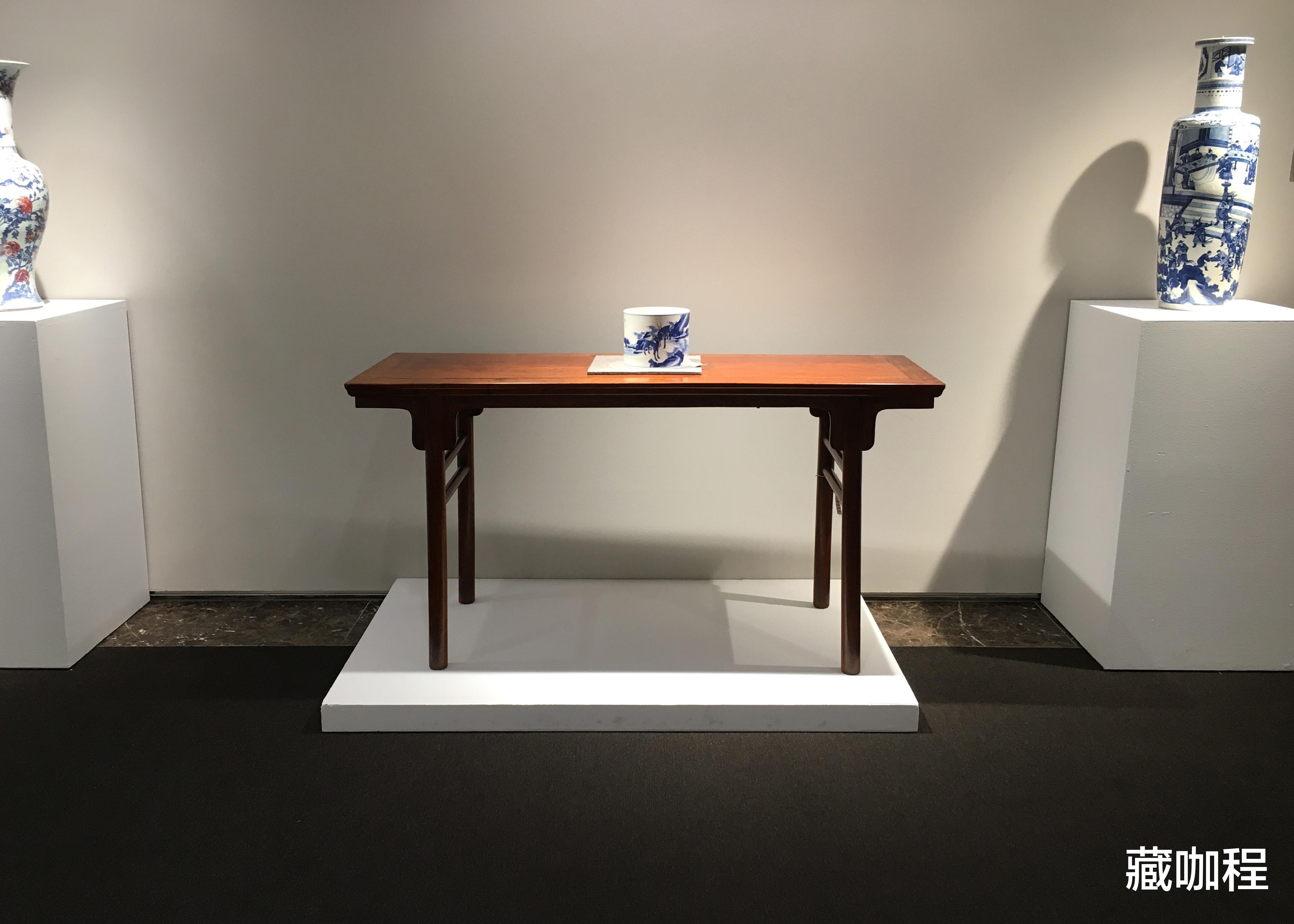 翡翠|长宽适当、比例得体，刀牙板平头案是真的黄花梨