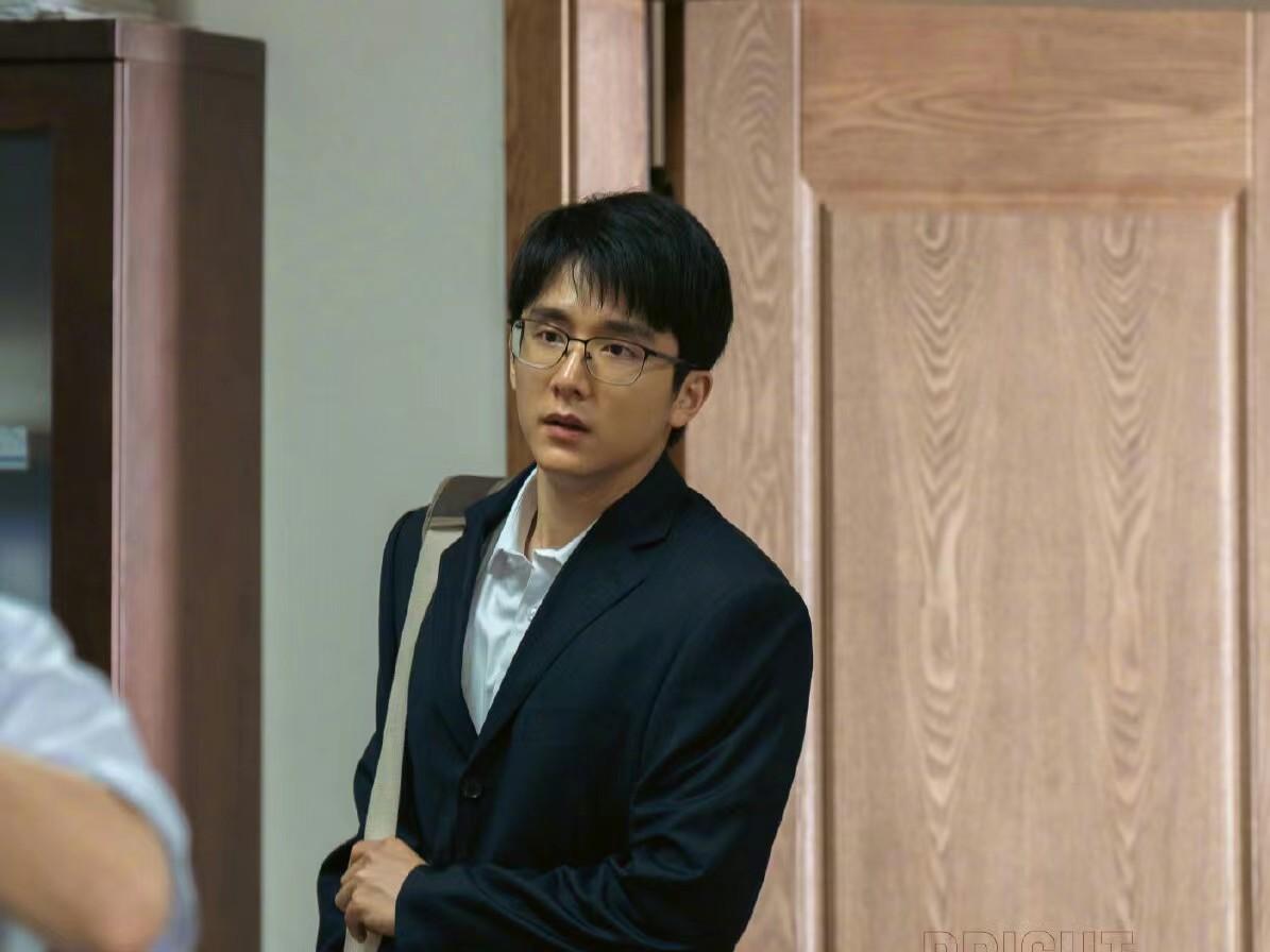 胡歌|《县委大院》热播,胡歌又一部新剧待播,与马伊琍唐嫣辛芷蕾合作