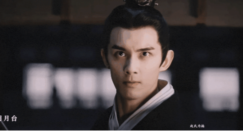 吴磊|赵露思公开22岁小狼狗，182cm八块腹肌的年下弟弟，谁不心动啊？