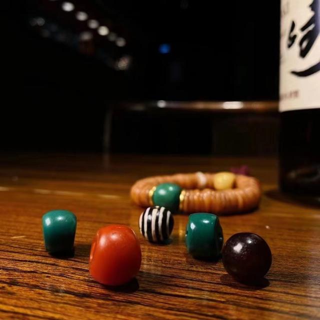 文玩|文玩世界的红与绿，是你审美空间的艳与俗，燥得慌是为何？