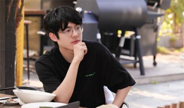 事业编制|刘昊然入职事业编,关晓彤考上“铁饭碗”,明星也来“抢工作”?