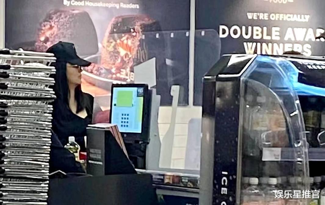 李湘|李湘母女伦敦逛街,13岁王诗龄又高又瘦像明星,王岳伦不见人影