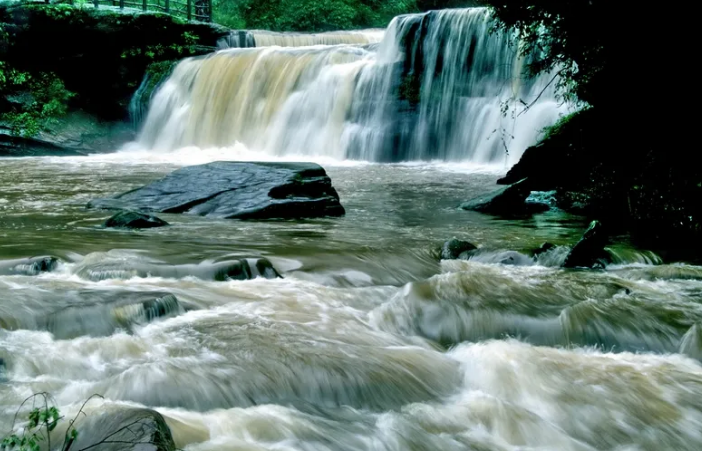 四川省|风溪河上游要十分重视，水源涵养林的建设，保证十丈码瀑布的水源