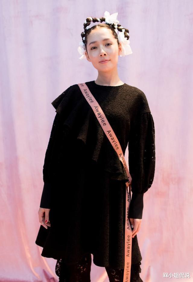 饮食 郭碧婷被婆婆宠成姑娘，没有豪门媳妇束缚，挑战纸巾编发太有喜感