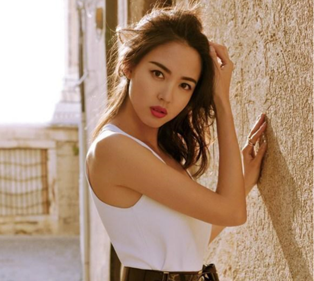 鞠婧祎|她被誉为“中国第一美女”,拒绝嫁给有钱人,30多岁被宠成小公主