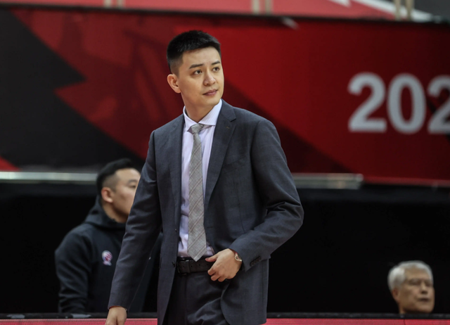 季后赛|上午10点，CBA官宣季后赛方案，辽篮迎来利好，杜锋4连冠前景黯淡！