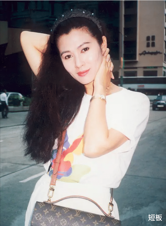 亚视|亚视的当家花旦,过档TVB后沦为背景板,61岁大变样已经无人识