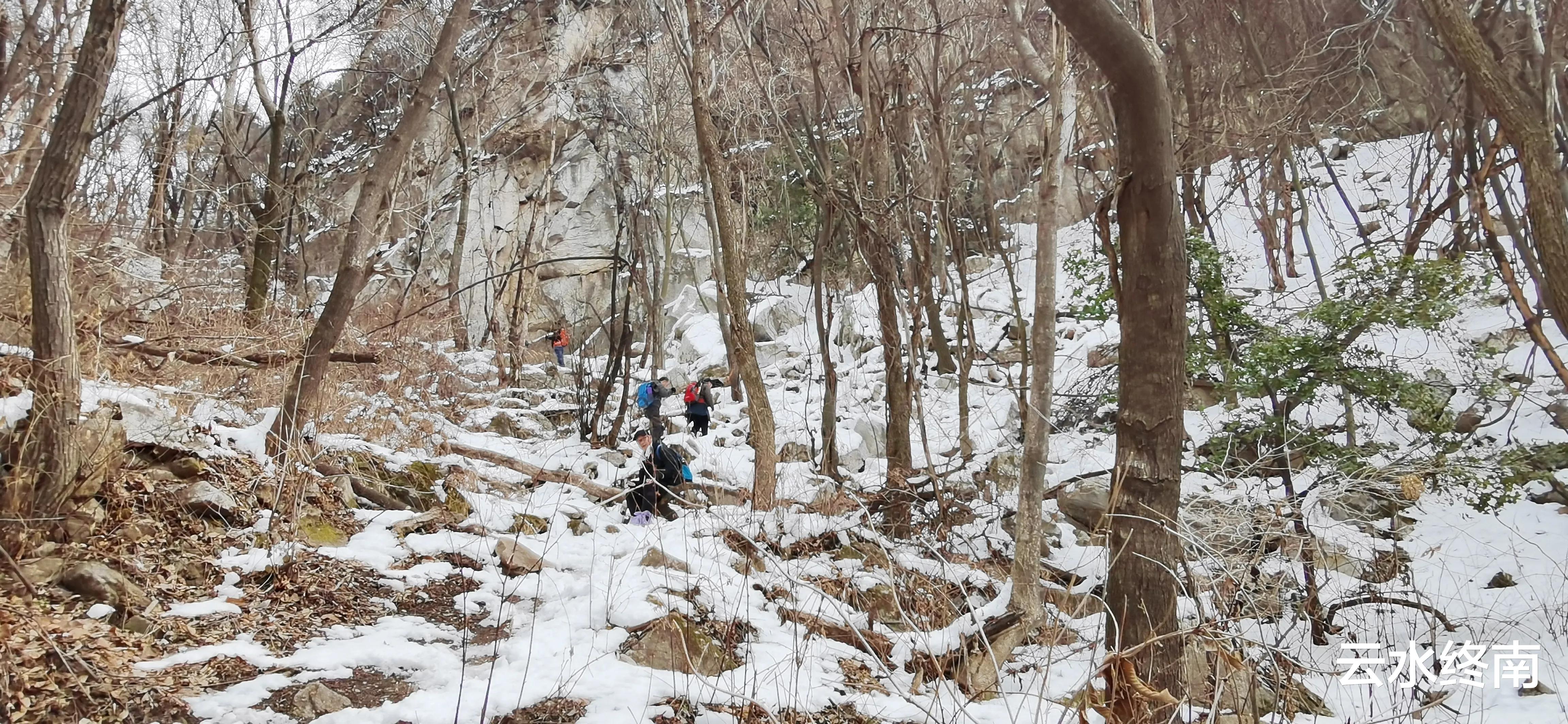 |大年初五，我登上了这座新罗王孙曾经修道的雪山，海拔近2000米