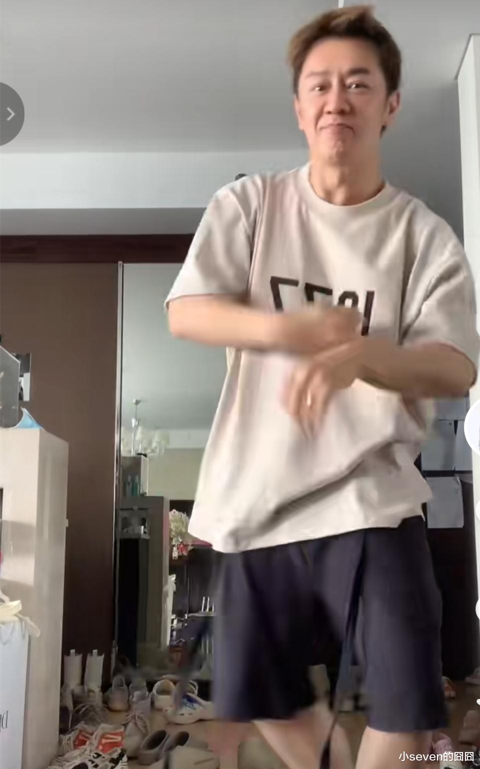 小姐姐|陈浩民学刘畊宏跳操,家里租房太杂乱被吐槽,网友:感觉家好小