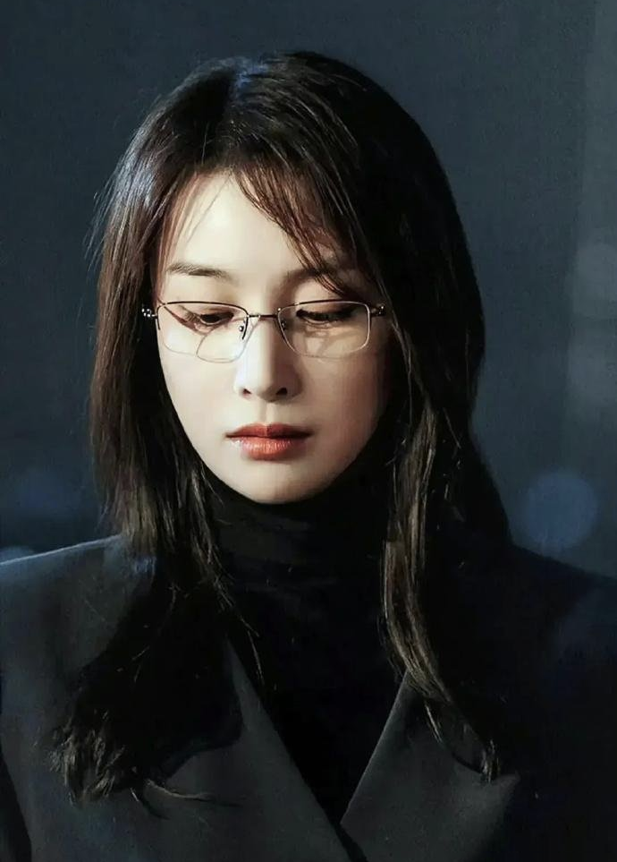 狂飙|超百万的铂金包、警察一身上十万,《狂飙》你是反黑剧么?