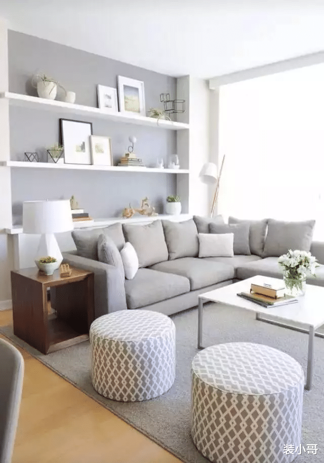 沙发别再靠墙放了,真的很落伍!空出一点位置,时尚又实用