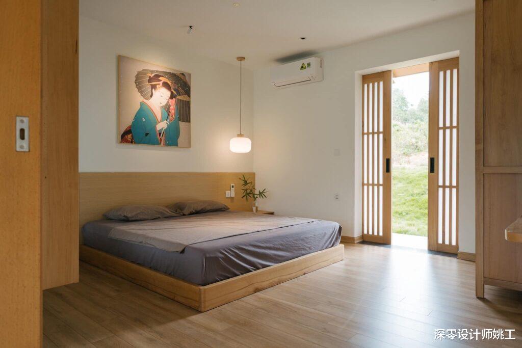 这个养老房绝了啊！小两层依附在山脚下，拱形门窗带来数不尽的温柔