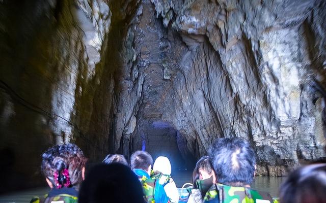 路人甲|重庆一家11口找溶洞去避暑，9人失联！