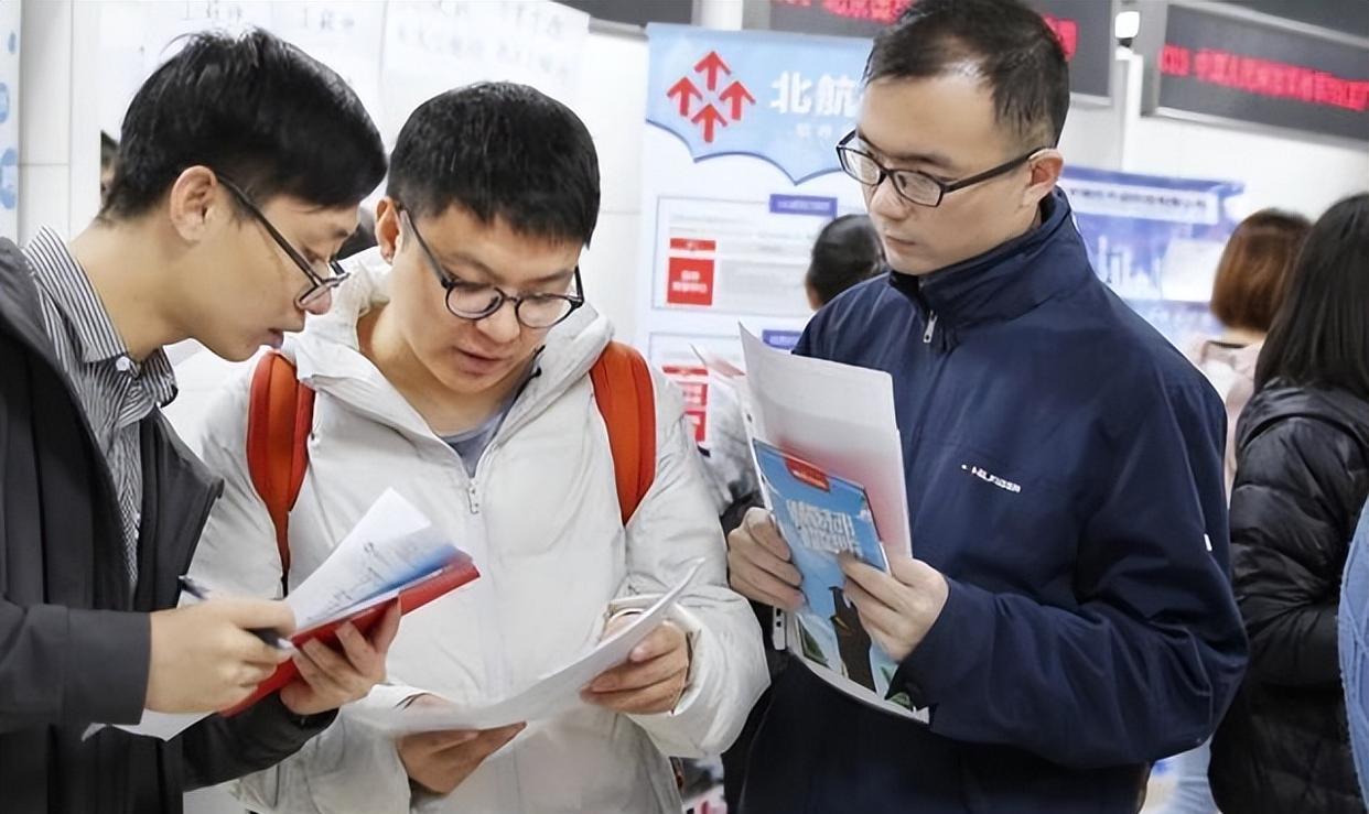 杭州|杭州一男子实习月薪9000，因不会word冒充中专学历！遭公司辞退！