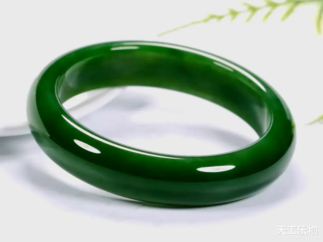 第一名|带价对比，见钱说话！不同克价的和田玉里，哪种最有吸引力？