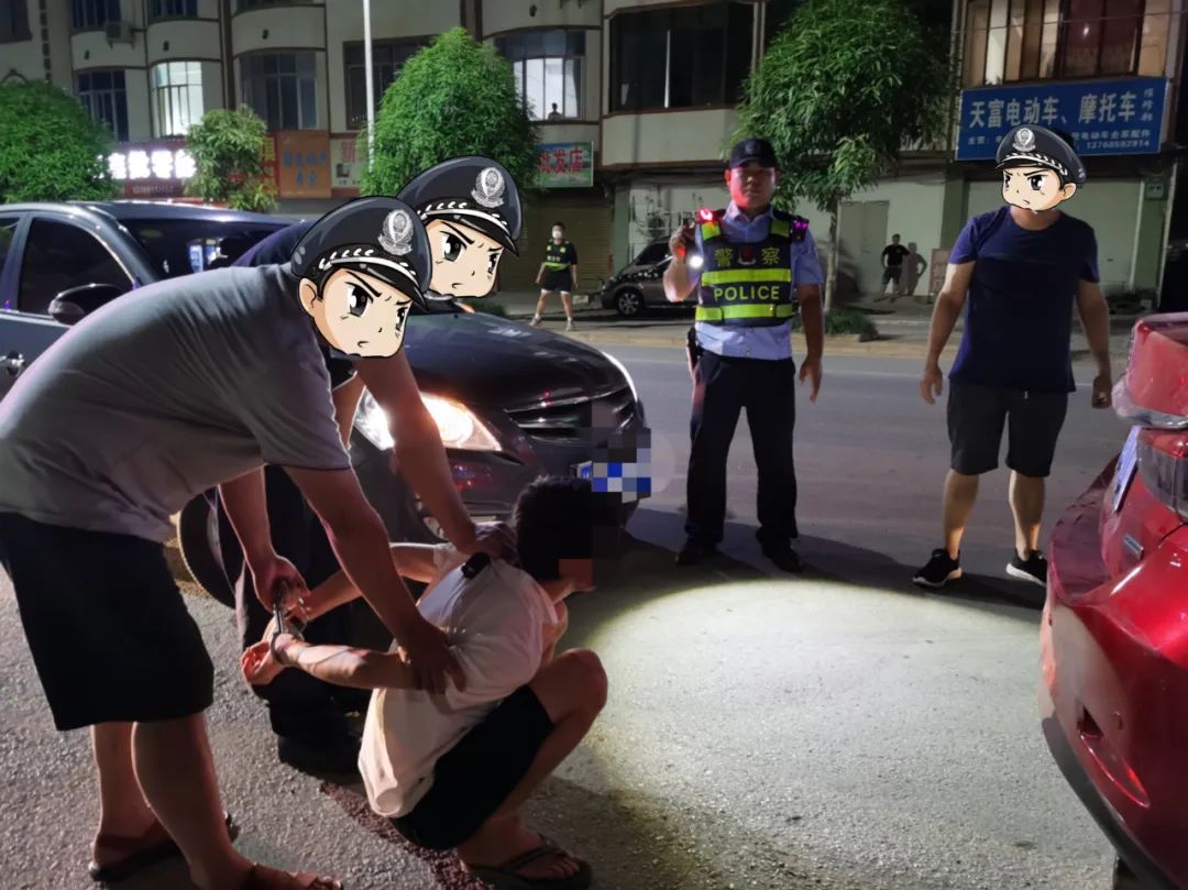 大新:男子容留他人车内吸毒被警方“一窝端”