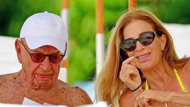 默多克|91岁默多克有了新女友！和超模离婚未满半年，找歌手的遗孀相伴