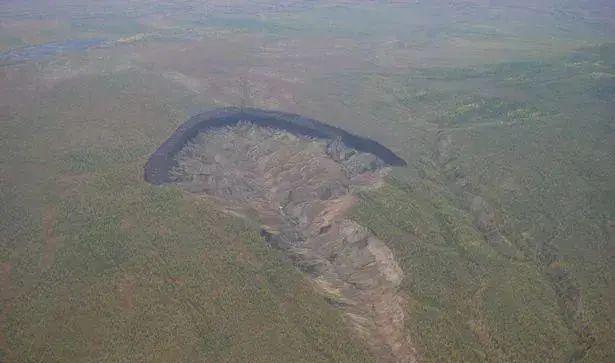 正吞噬沿途一切!西伯利亚“地狱之门”仍在继续扩大,人类却没法阻止