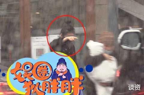 大鹏|大鹏被爆疑已得三胎，老婆包裹严实现身医院，保姆怀中抱娃似乎刚出生不久