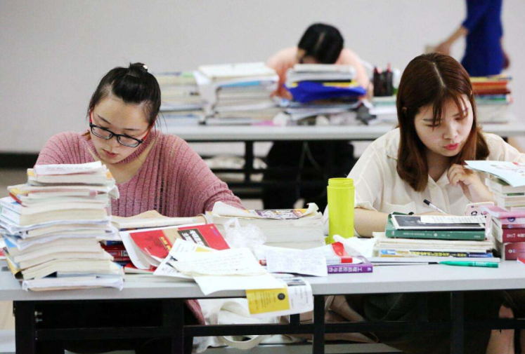 攀枝花|华中师大辅导员侵犯女学生，聊天记录曝光，男友行为惹争议