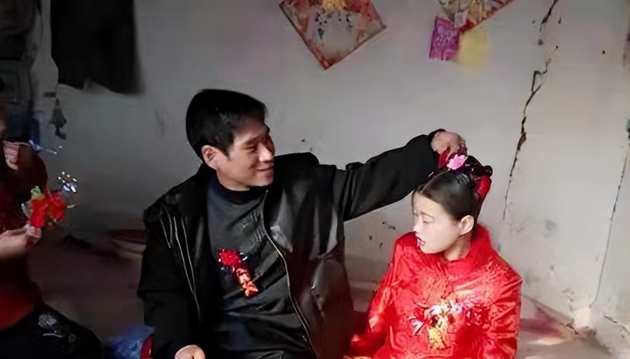 出生被父母丢弃茅厕,嫁了两次,一次老公家庭暴力,一次老公赌博