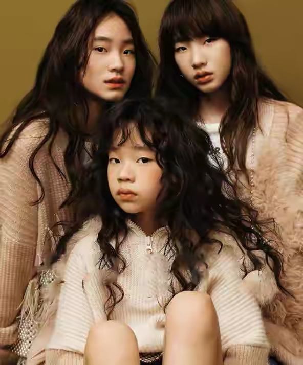 小S|小S女儿也来蹭热度!晒自拍文静模样不随妈,高级厌世脸像金高银