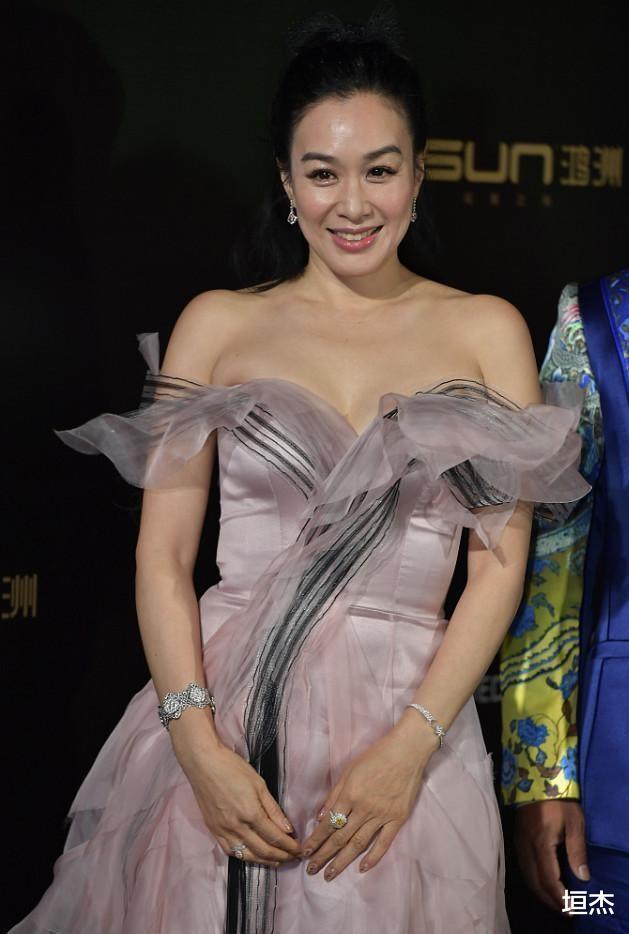 许晴|别再嘲被身材拖累的美人了！这10位告诉你，珠圆玉润也能风情万种