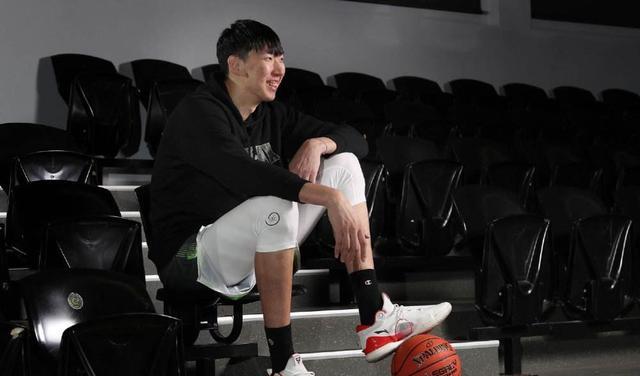 周琦|可惜！NBL周琦受伤，新赛季去向基本明朗，妻子抱怨周琦画大饼