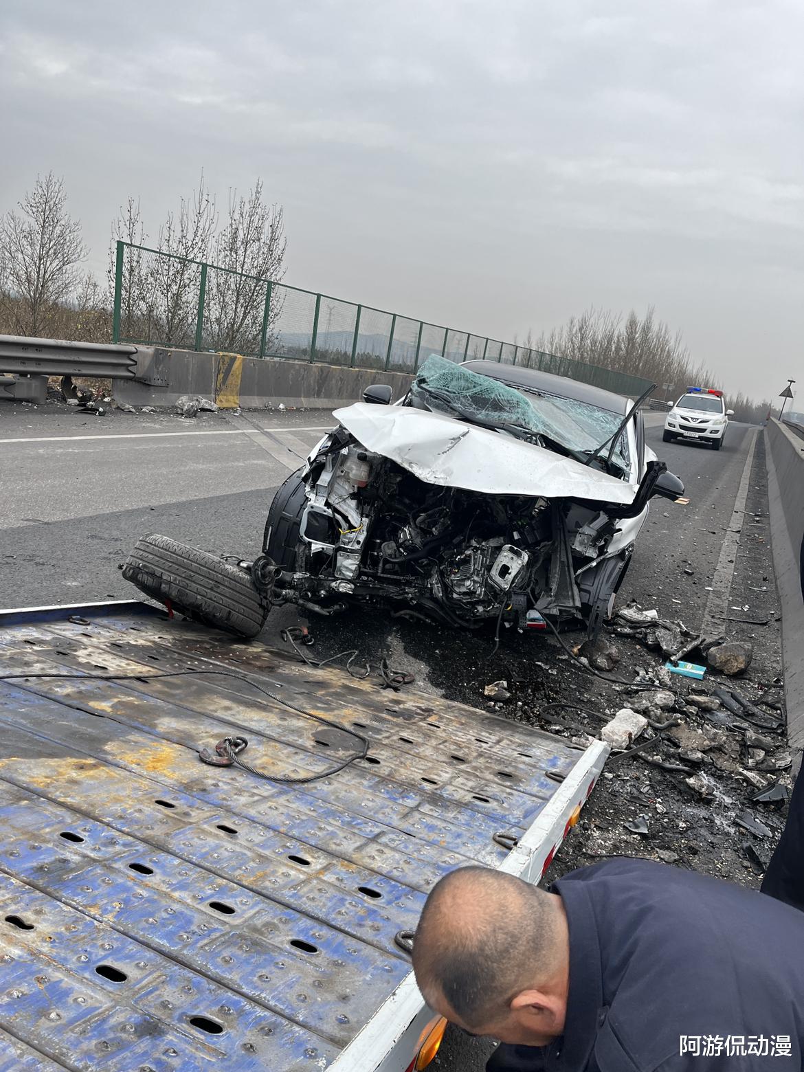 车主:新车一血,我可怜的小T,速度90km/h正面碰撞,车内人员一点事没有