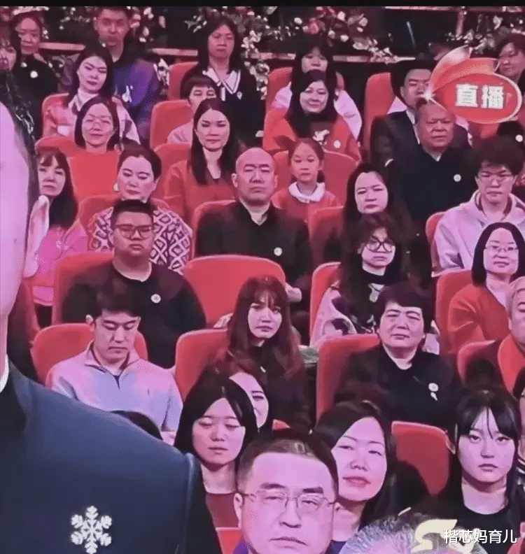 春晚|不知道大家有没有关注到春晚的细节，所有的观众都没有戴口罩