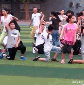 谢霆锋|张柏芝疑与三胎生父带孩子们逛街,Lucas与继父关系亲密胜过谢霆锋