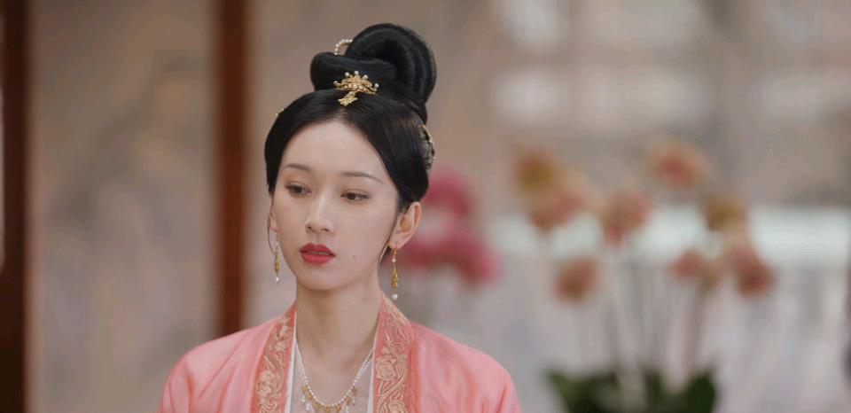 尹嵩|卿卿日常：尹嵩自己都没想到，他最终会栽在微不足道的小人物身上