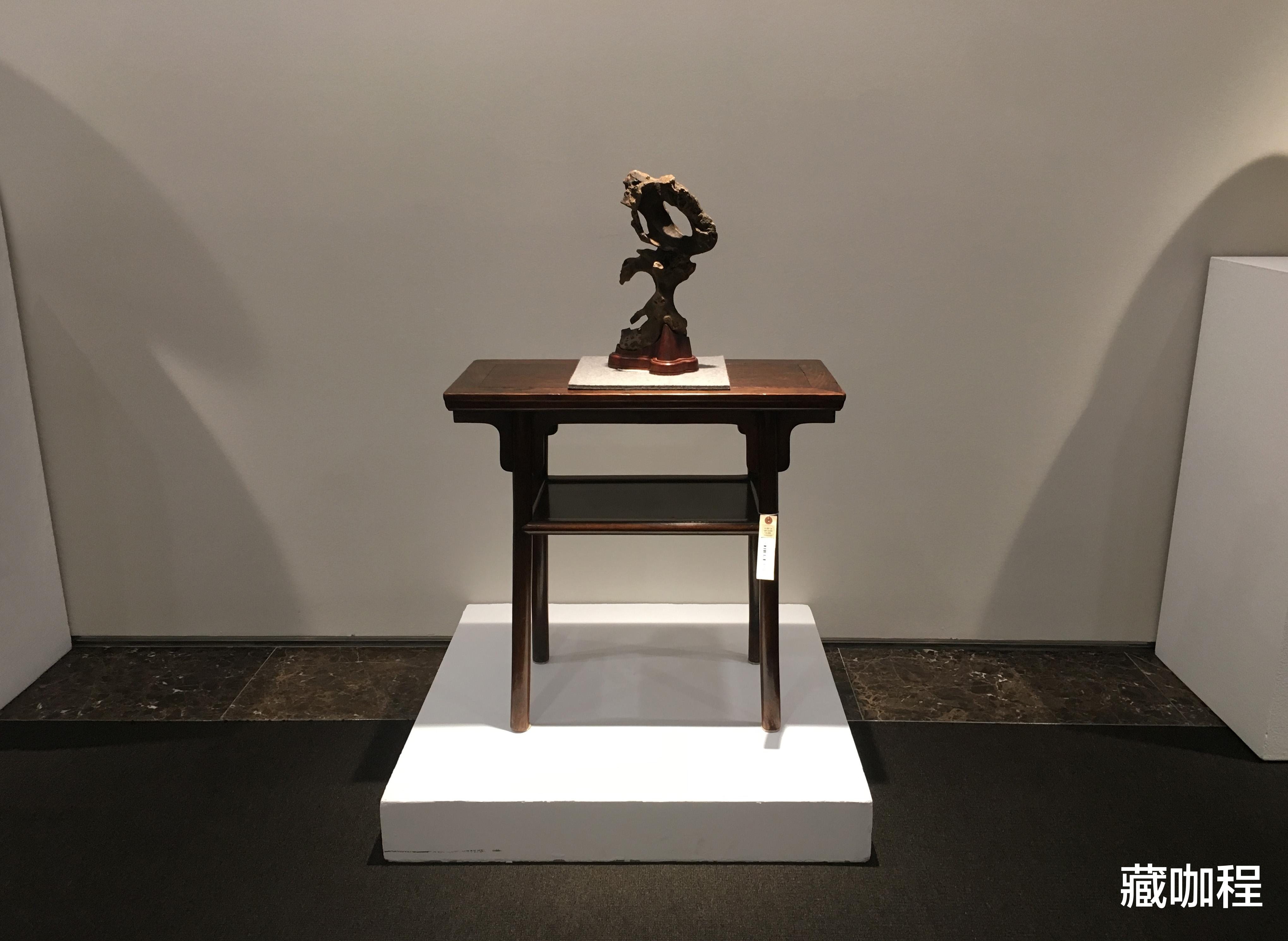 |承放赏石也足够，黄花梨小平头案腿间带屉