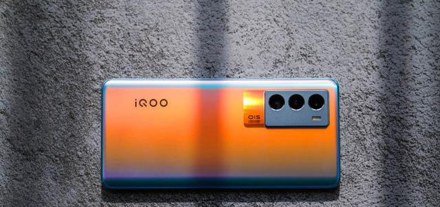 iqoo|iQOO“双机”降价，均搭载骁龙888处理器，到底该怎么选？