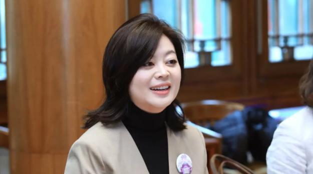 大学生|清华大学公开招聘，学历门槛高但要求少，心动的大学生要做好准备