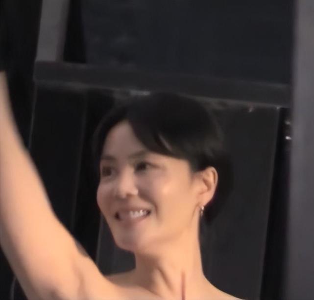 王菲|?52岁王菲脸额凹陷法令纹重，天后老了！