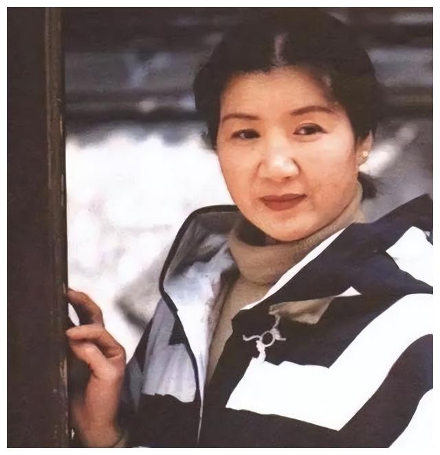 曹翠芬|配角专业户曹翠芬:与演员谭天谦恩爱56年,膝下无子成遗憾