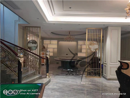 别墅旋转纯铜楼梯护栏 雕花楼梯扶手镀铜+金色绝配