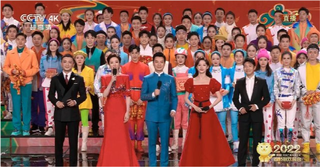 马凡舒|马凡舒首登春晚主持大出风头！穿红裙美貌刷屏，气质出众不输李思思