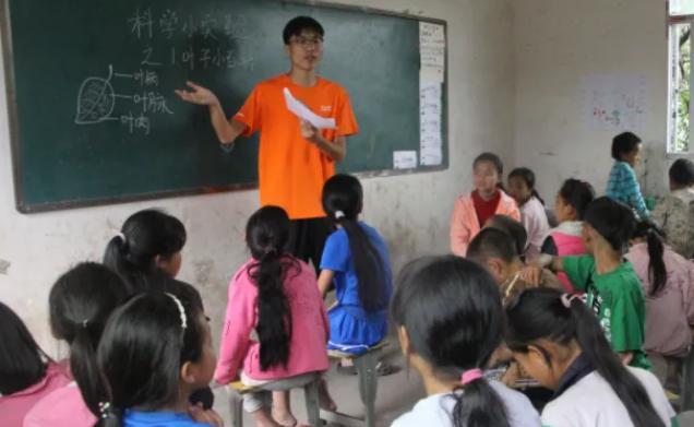 00后|00后兴起“慢就业”，游学、支教、搞副业，网友：父母给的底气