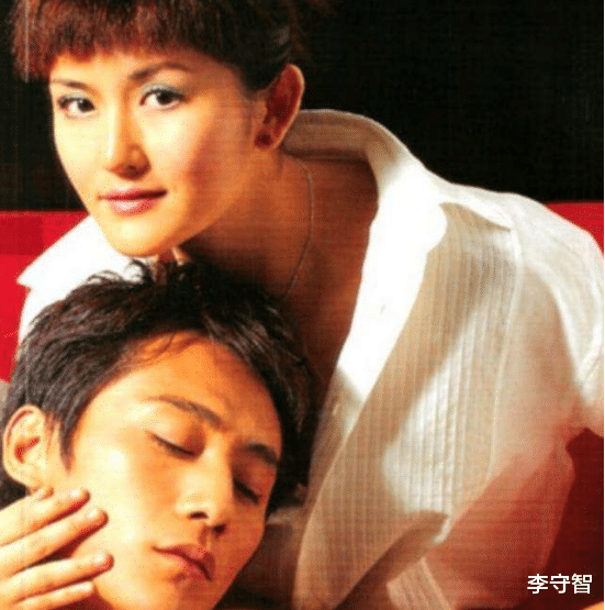 刘烨|刘烨晒混血儿女演话剧照，诺一帅气霓娜漂亮，他表示很好看很惊喜