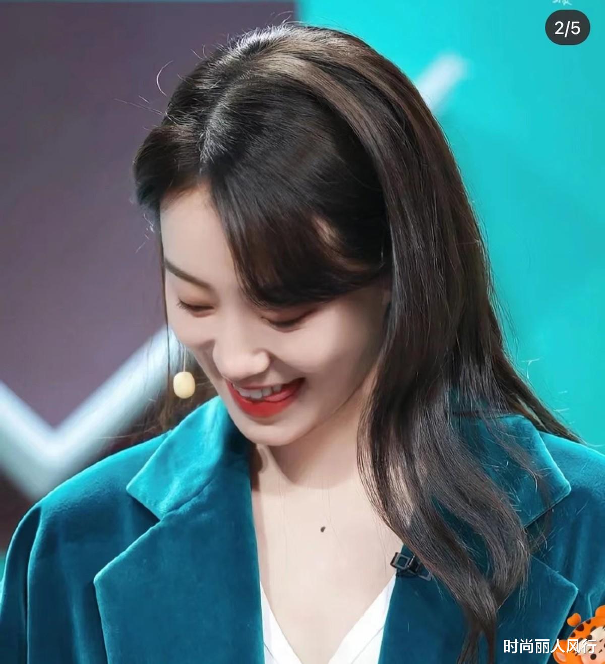 春晚|张小斐大衣瞬间卖断货！在春晚一亮相就成爆款，她成春晚带货女王