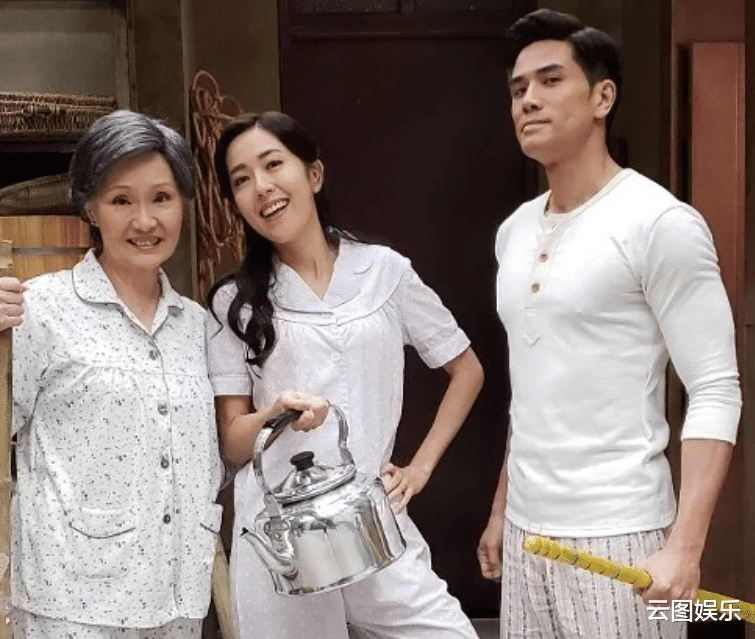 唐诗咏|唐诗咏被曝恋上44岁男星,亲自开跑车接载对方,男方渴望结婚生娃