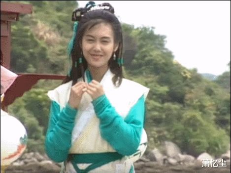 朱茵|古装剧满屏丸子头，再见不到朱茵这种“小辫子+发带”的灵动了