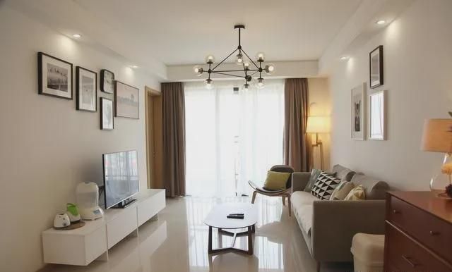 朋友晒新房,说装修就是要简单,我看后说住了三年你就要哭